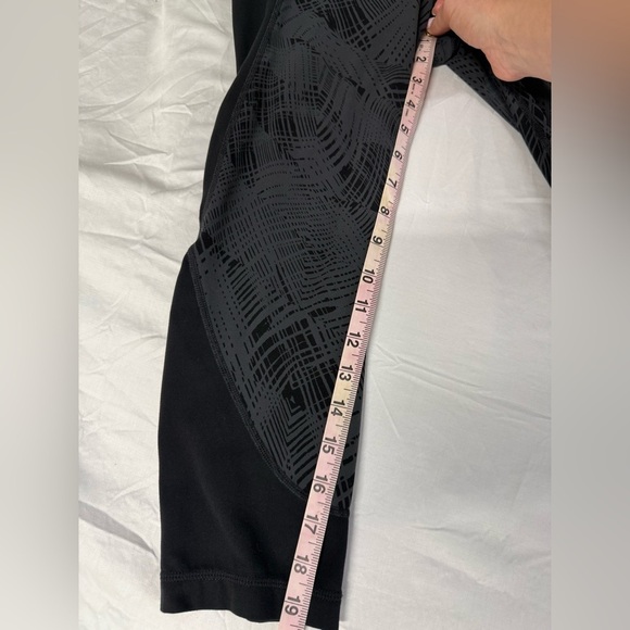 Athleta Palm Saturation Black Grey Capri Leggings Pants Medium - Picture 5 of 6